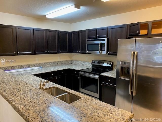 Vendido Recientemente: $179,000 (2 camas, 2 baños, 1139 Pies cuadrados)