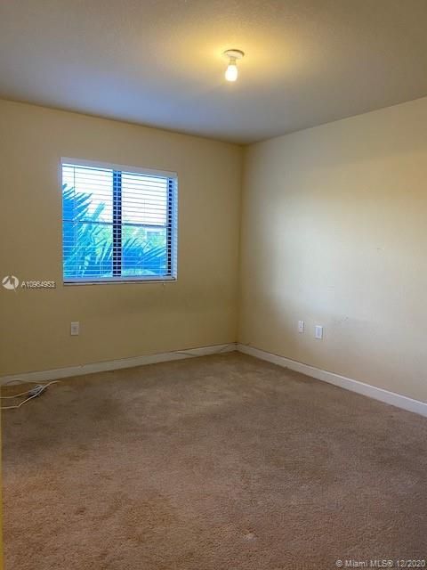 Vendido Recientemente: $179,000 (2 camas, 2 baños, 1139 Pies cuadrados)