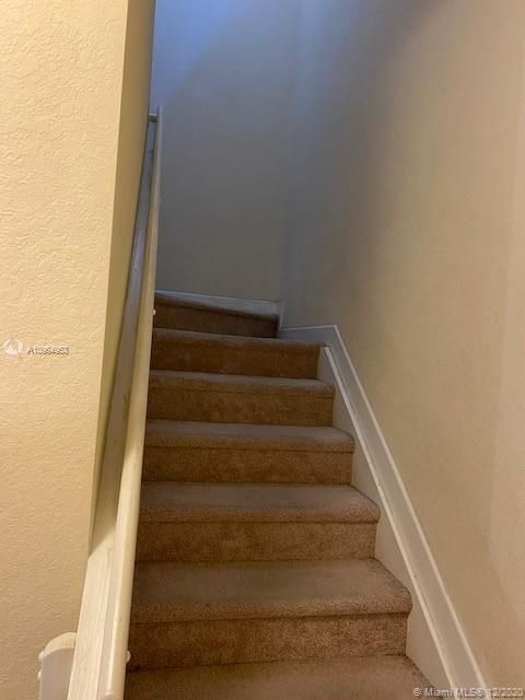 Vendido Recientemente: $179,000 (2 camas, 2 baños, 1139 Pies cuadrados)