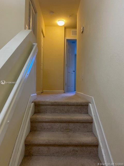 Vendido Recientemente: $179,000 (2 camas, 2 baños, 1139 Pies cuadrados)