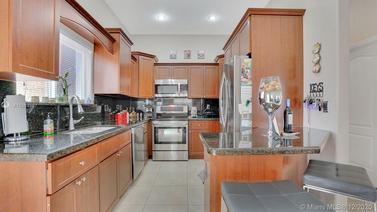 Recently Sold: $399,000 (3 beds, 2 baths, 1340 Square Feet)