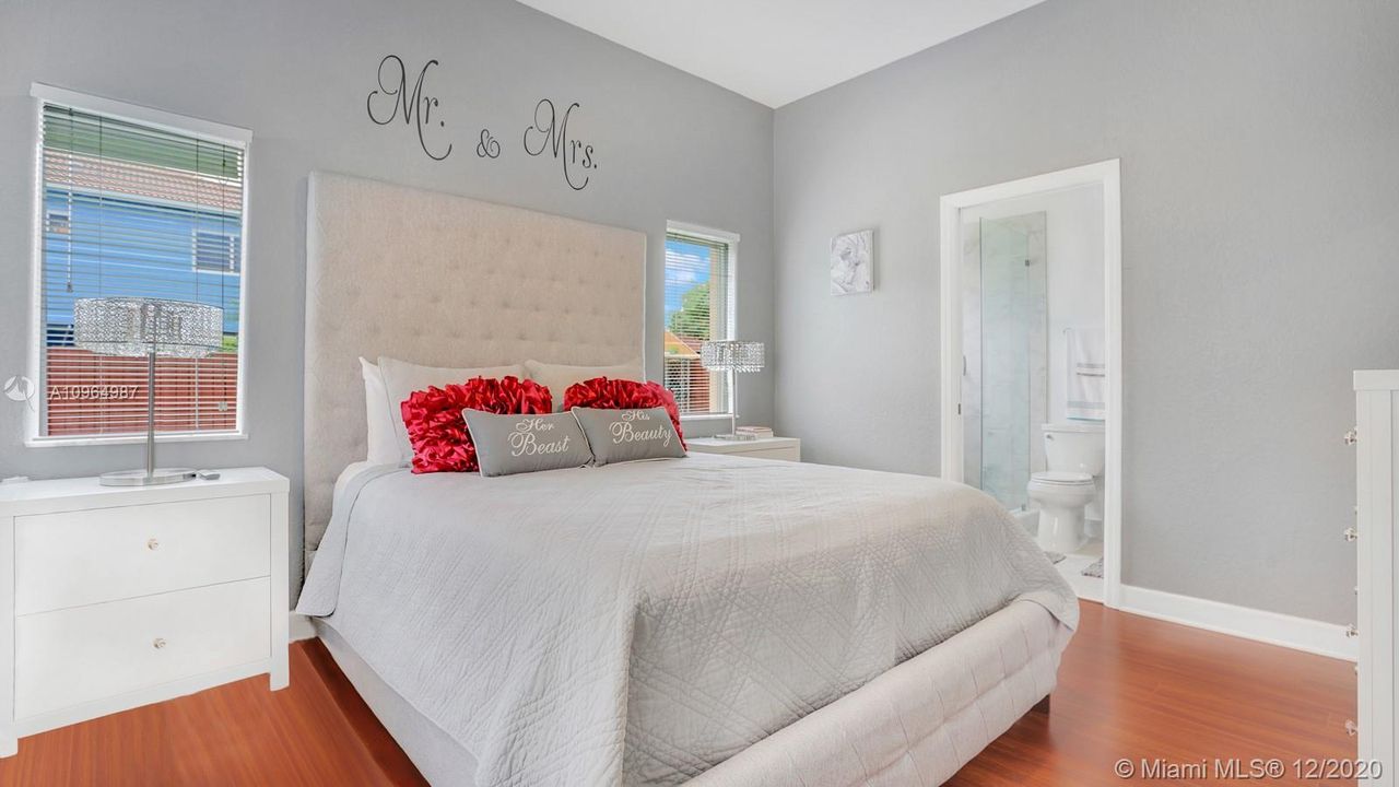 Recently Sold: $399,000 (3 beds, 2 baths, 1340 Square Feet)
