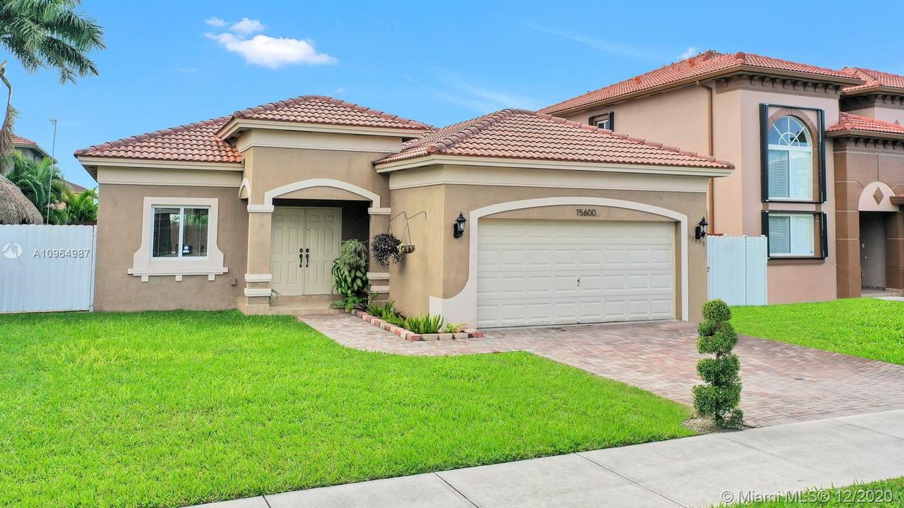 Recently Sold: $399,000 (3 beds, 2 baths, 1340 Square Feet)
