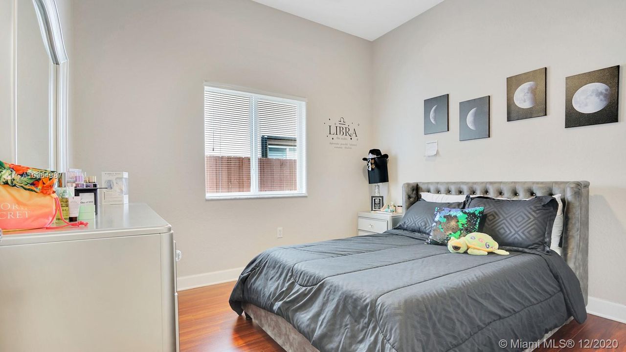 Recently Sold: $399,000 (3 beds, 2 baths, 1340 Square Feet)
