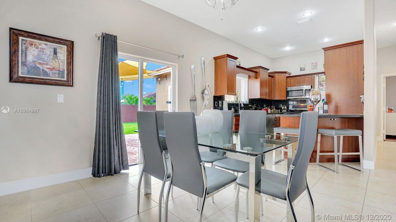 Recently Sold: $399,000 (3 beds, 2 baths, 1340 Square Feet)