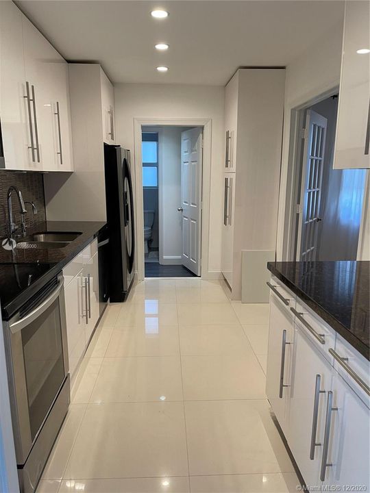 Modern kitchen, beautiful porcelain floors