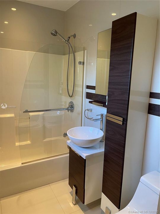 Amazing finishes, guest bathroom