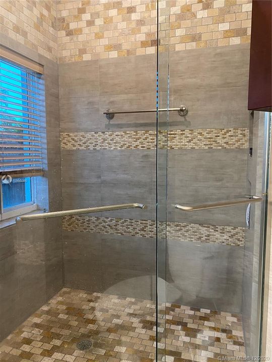 Recently Sold: $650,000 (4 beds, 2 baths, 2402 Square Feet)