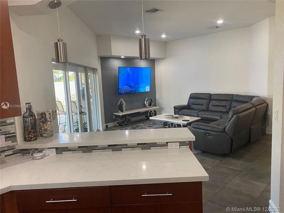 Recently Sold: $650,000 (4 beds, 2 baths, 2402 Square Feet)