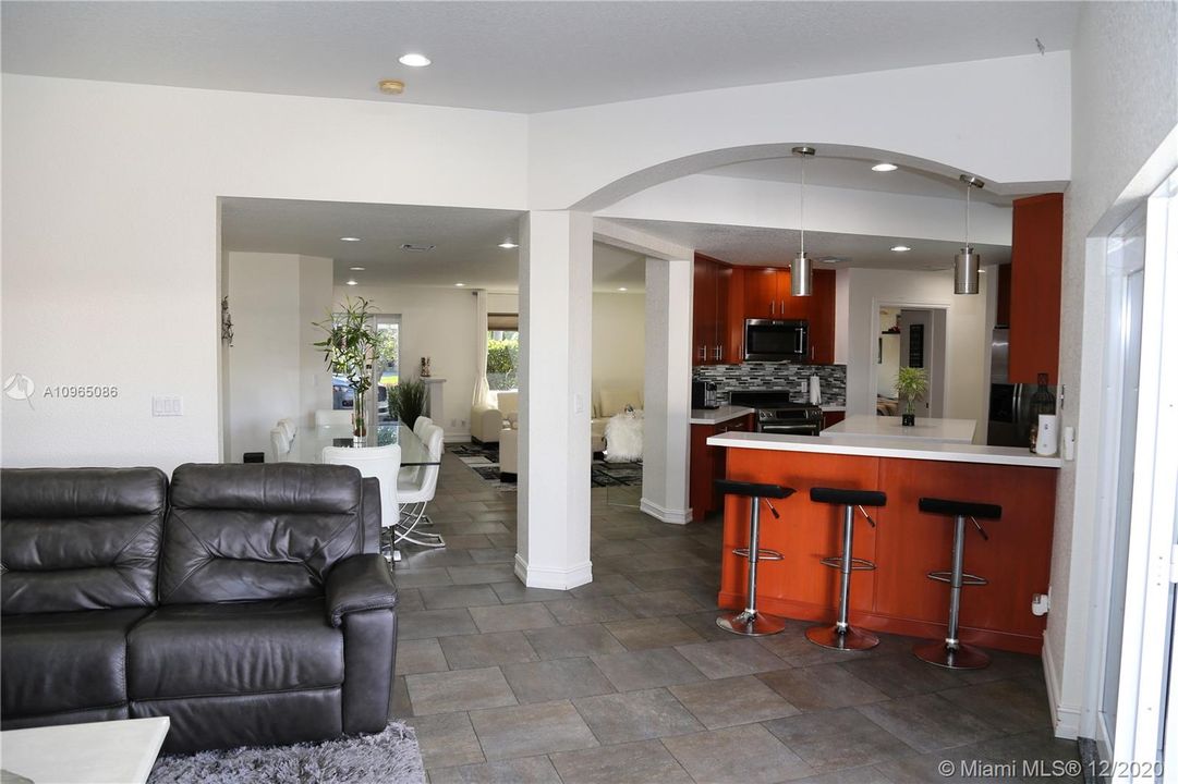 Recently Sold: $650,000 (4 beds, 2 baths, 2402 Square Feet)