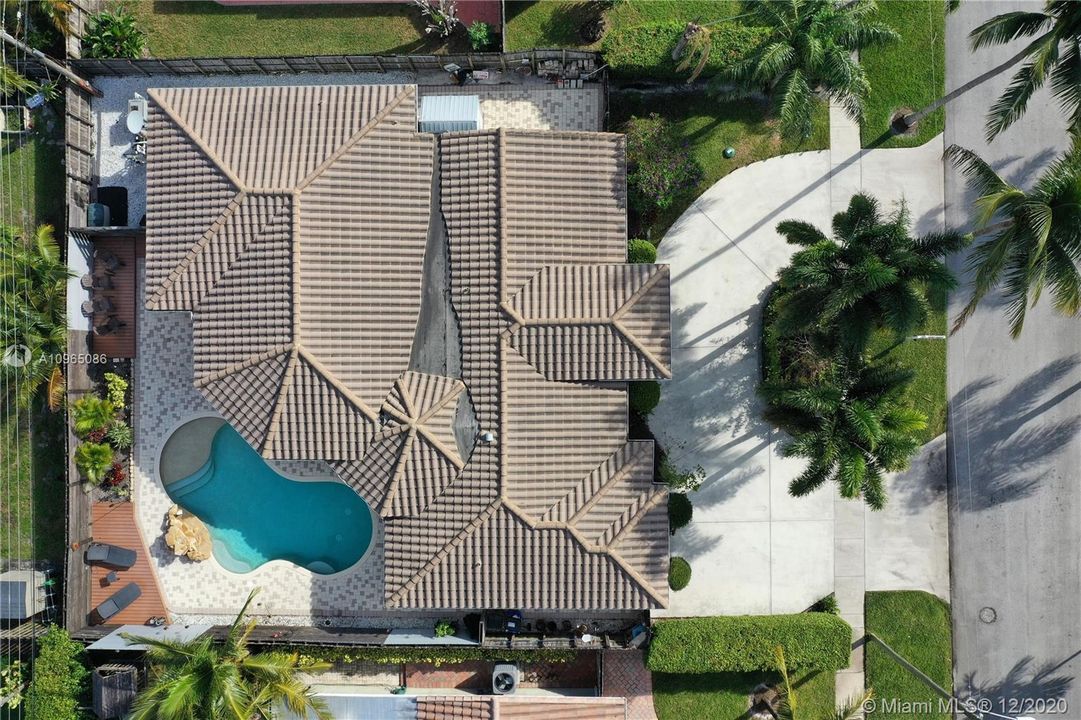 Recently Sold: $650,000 (4 beds, 2 baths, 2402 Square Feet)