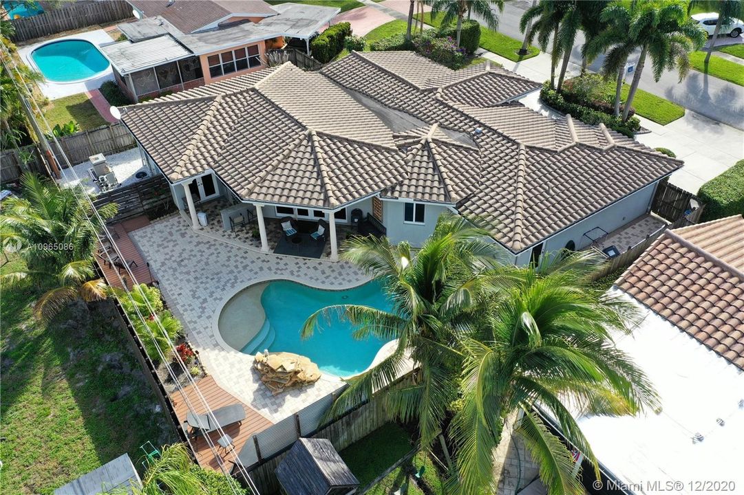 Recently Sold: $650,000 (4 beds, 2 baths, 2402 Square Feet)