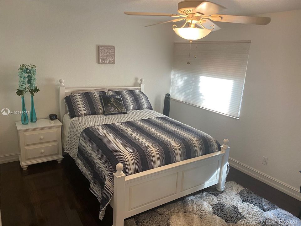 Recently Sold: $650,000 (4 beds, 2 baths, 2402 Square Feet)