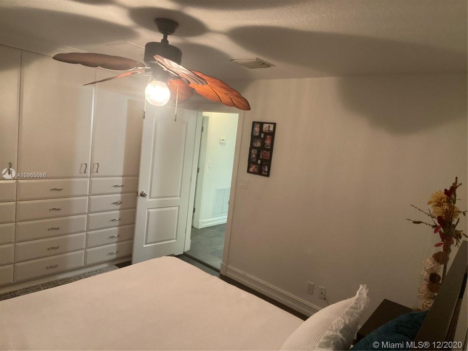 Recently Sold: $650,000 (4 beds, 2 baths, 2402 Square Feet)