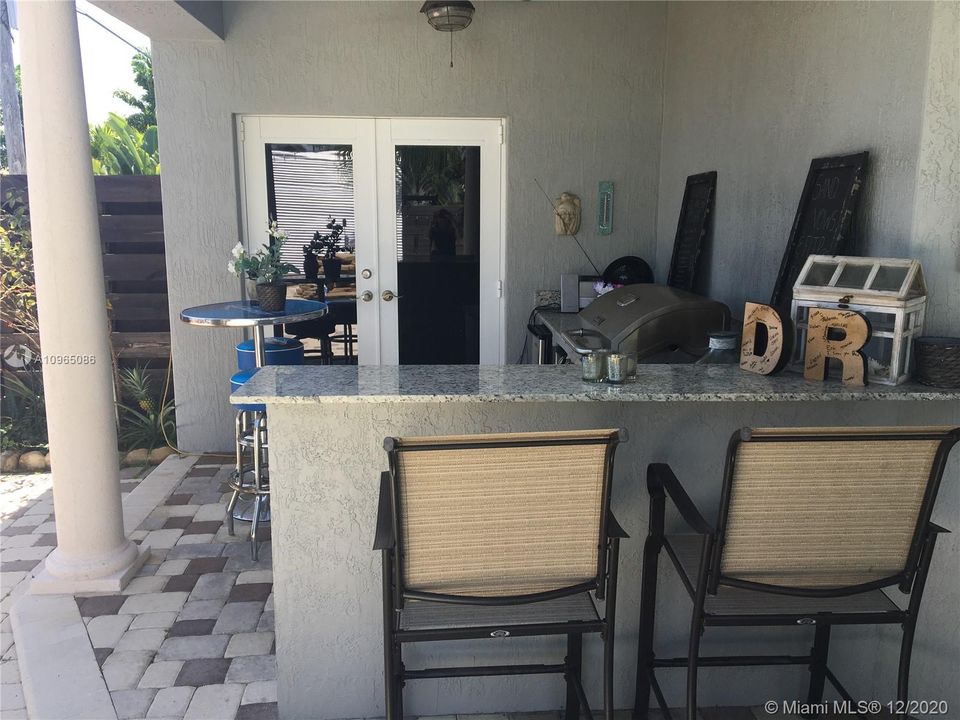 Recently Sold: $650,000 (4 beds, 2 baths, 2402 Square Feet)