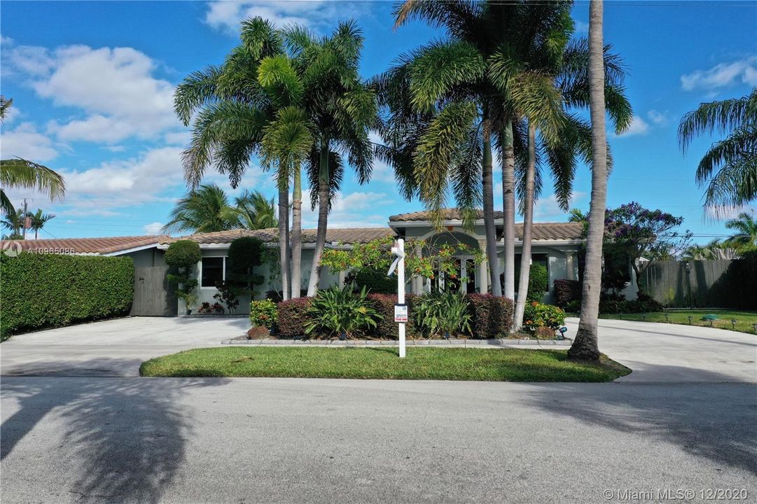 Recently Sold: $650,000 (4 beds, 2 baths, 2402 Square Feet)