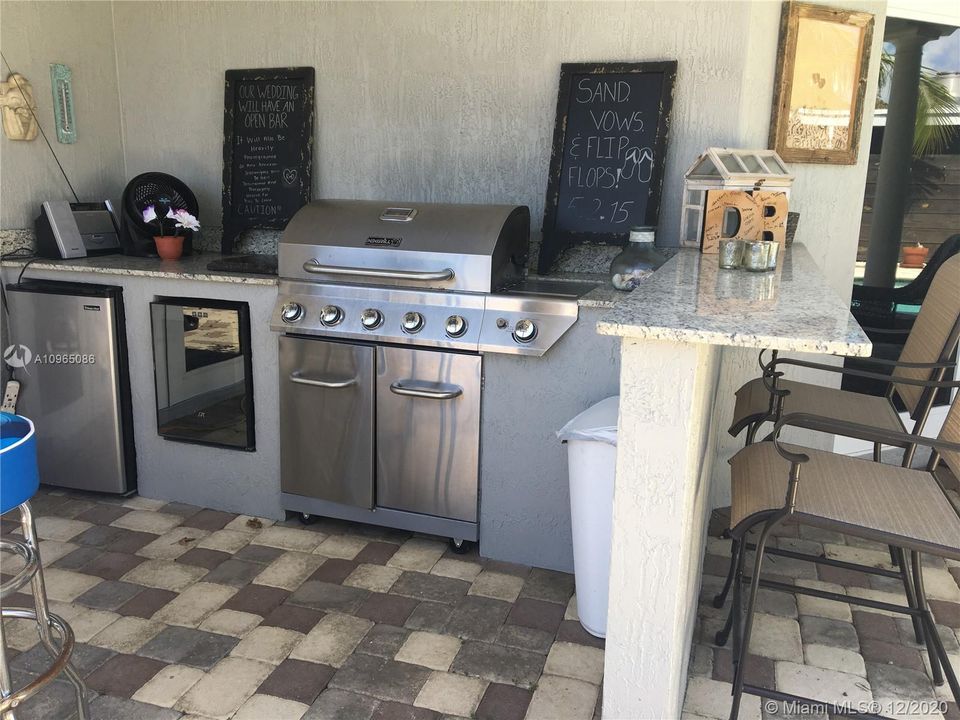 Recently Sold: $650,000 (4 beds, 2 baths, 2402 Square Feet)