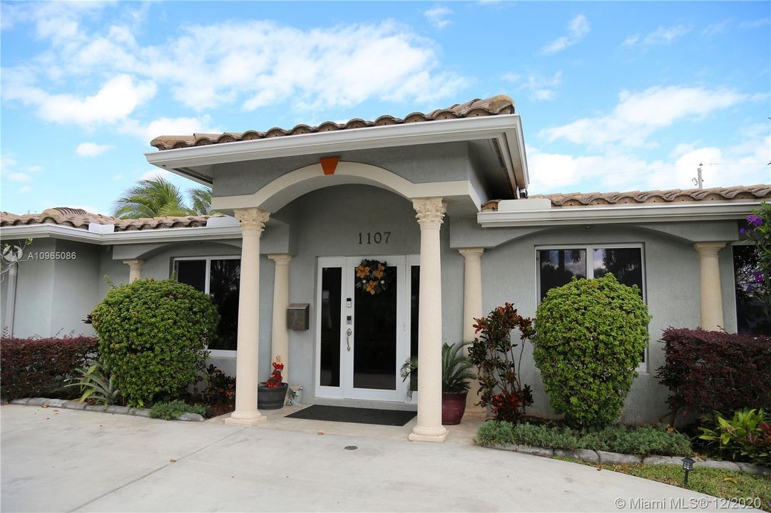 Recently Sold: $650,000 (4 beds, 2 baths, 2402 Square Feet)
