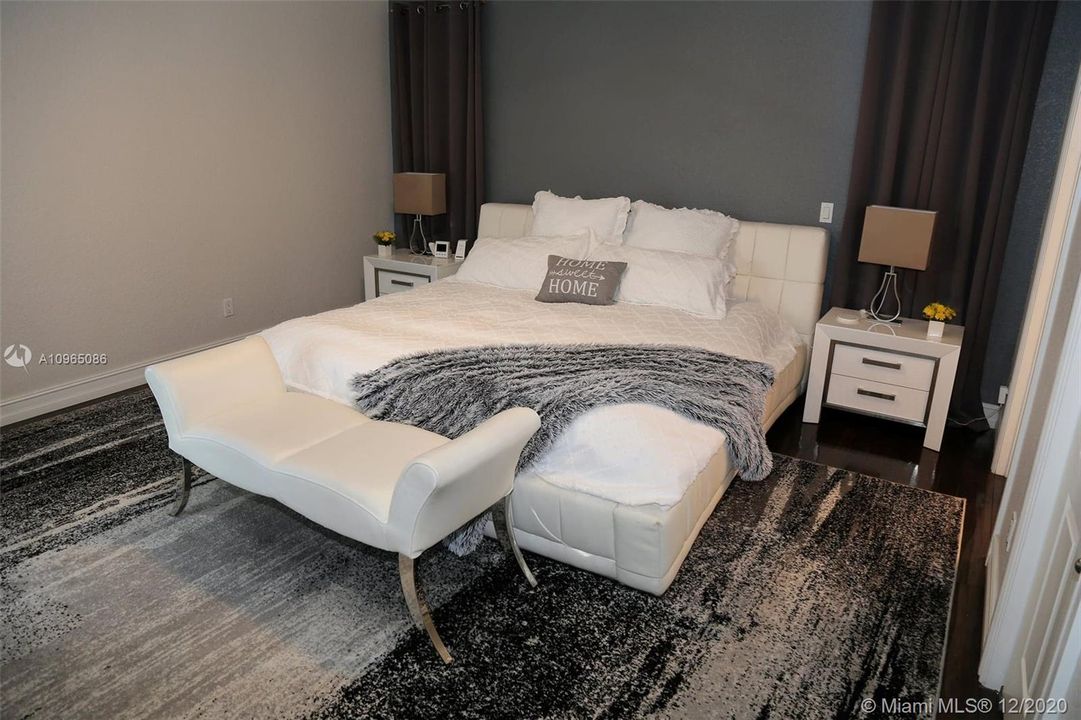 Recently Sold: $650,000 (4 beds, 2 baths, 2402 Square Feet)