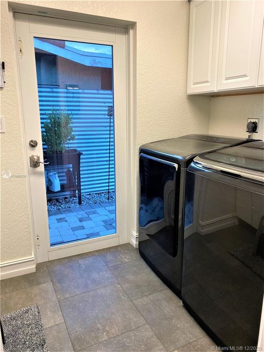 Recently Sold: $650,000 (4 beds, 2 baths, 2402 Square Feet)