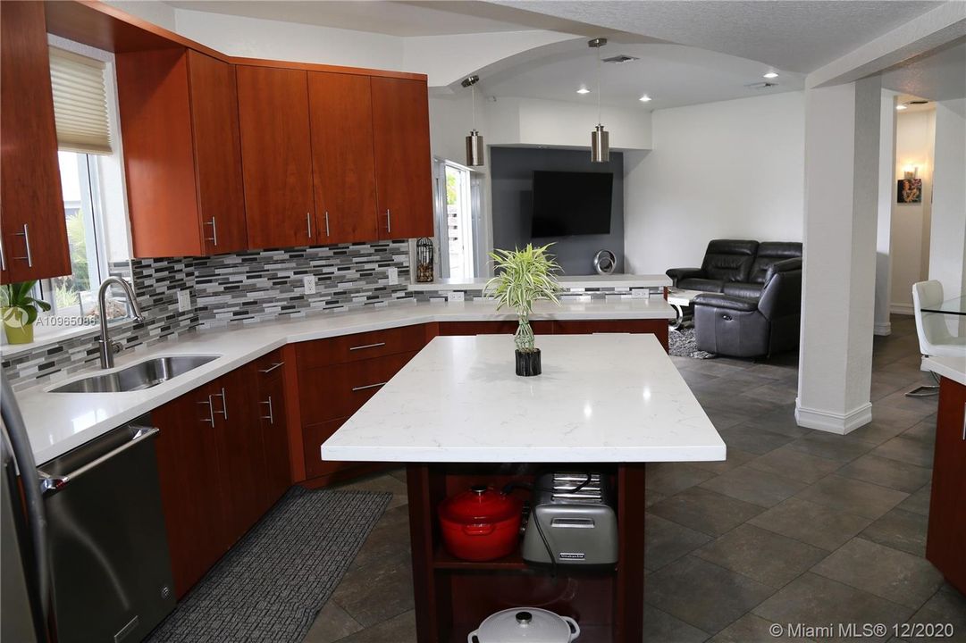 Recently Sold: $650,000 (4 beds, 2 baths, 2402 Square Feet)