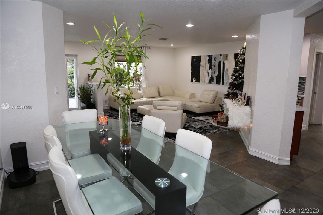 Recently Sold: $650,000 (4 beds, 2 baths, 2402 Square Feet)