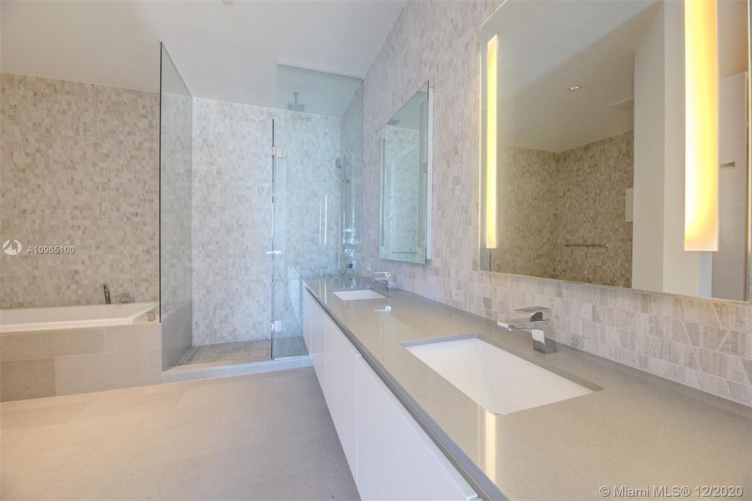 Recently Sold: $995,000 (2 beds, 2 baths, 1395 Square Feet)
