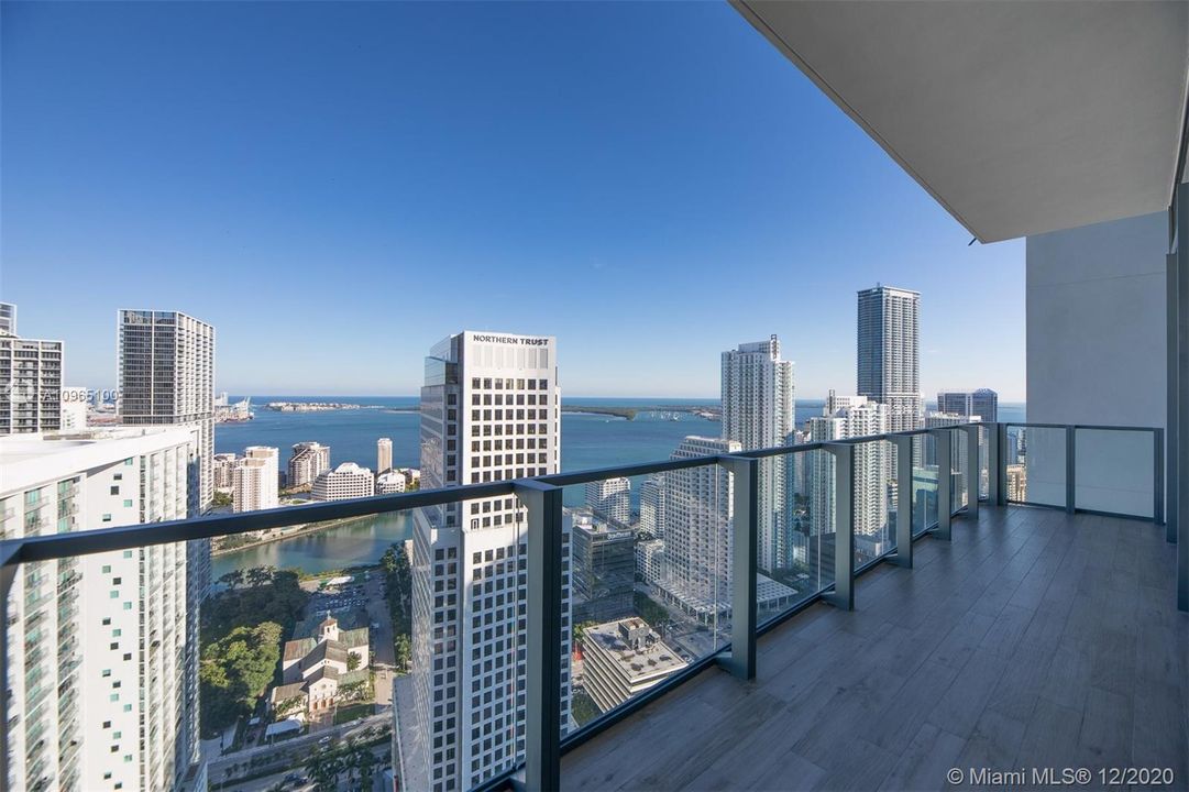 Recently Sold: $995,000 (2 beds, 2 baths, 1395 Square Feet)