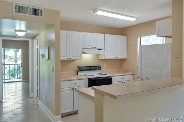 Recently Sold: $127,500 (1 beds, 1 baths, 704 Square Feet)