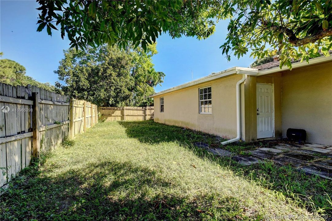 Vendido Recientemente: $319,900 (5 camas, 3 baños, 1999 Pies cuadrados)