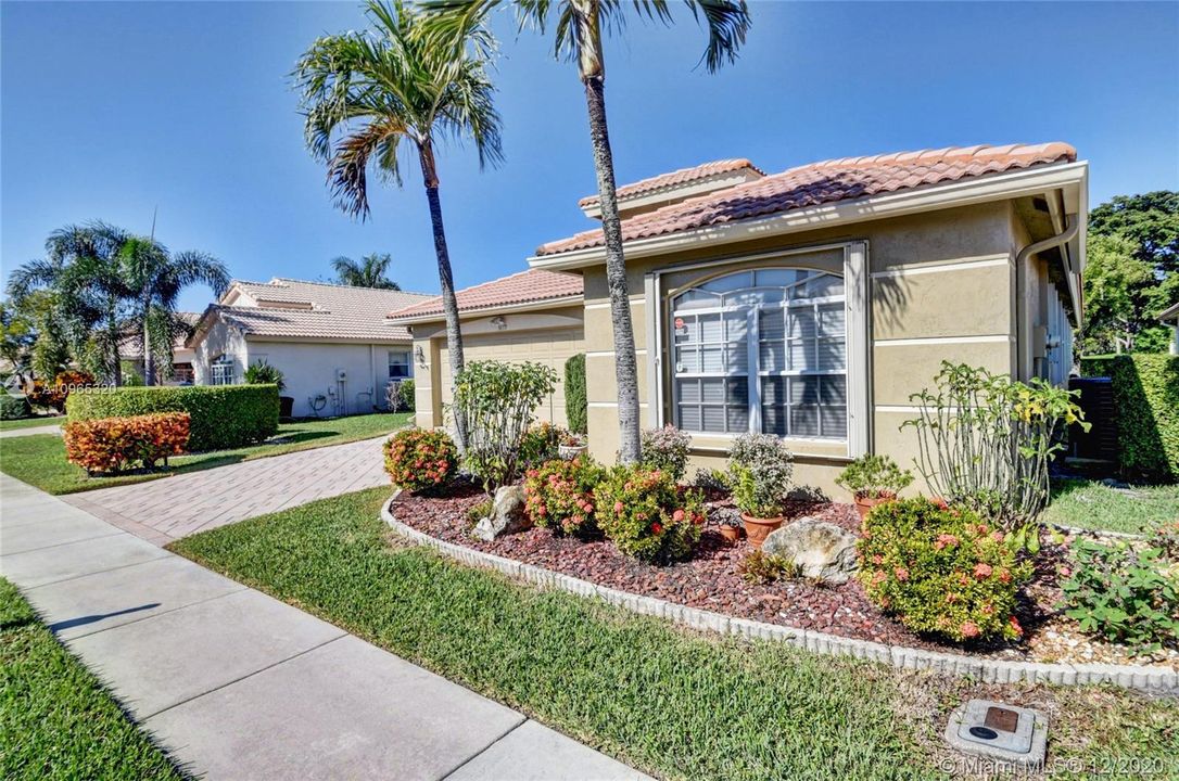 Recently Sold: $369,900 (3 beds, 2 baths, 2226 Square Feet)
