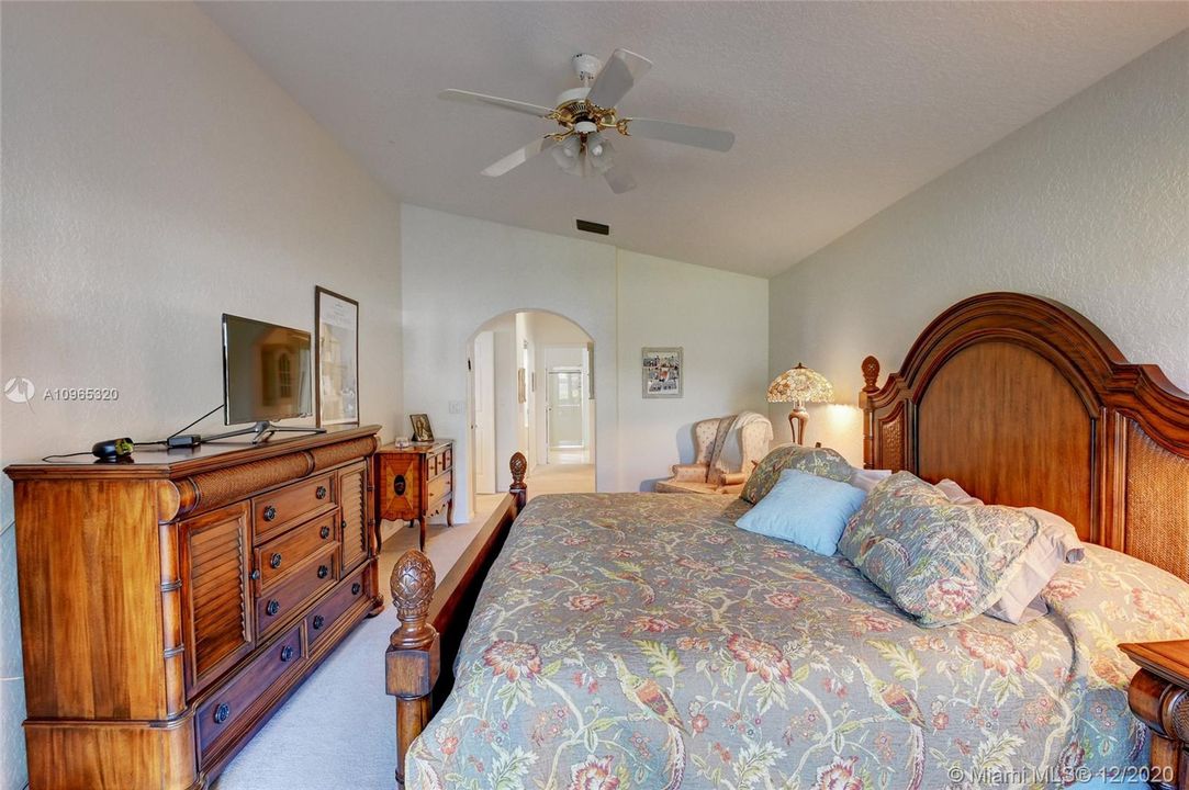 Recently Sold: $369,900 (3 beds, 2 baths, 2226 Square Feet)