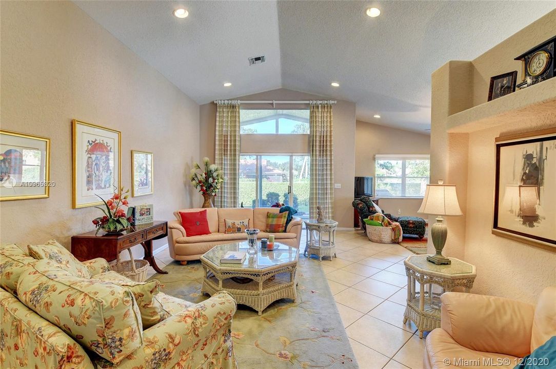Recently Sold: $369,900 (3 beds, 2 baths, 2226 Square Feet)