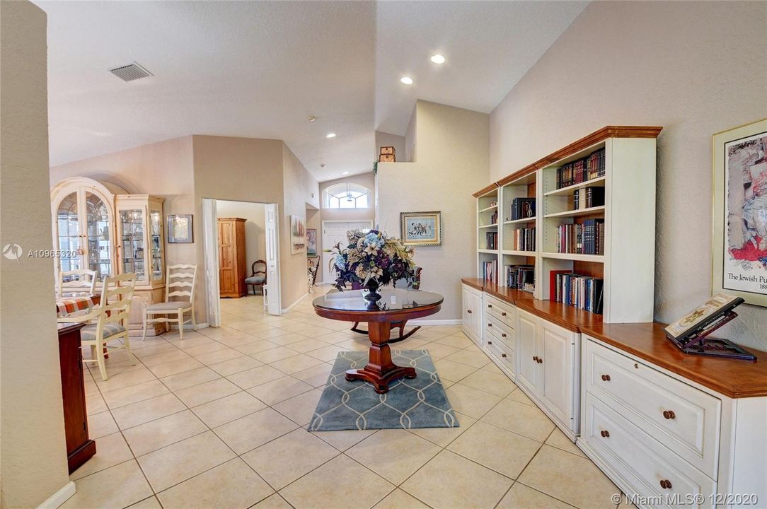 Recently Sold: $369,900 (3 beds, 2 baths, 2226 Square Feet)