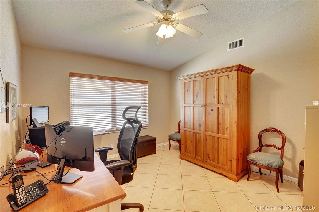 Recently Sold: $369,900 (3 beds, 2 baths, 2226 Square Feet)