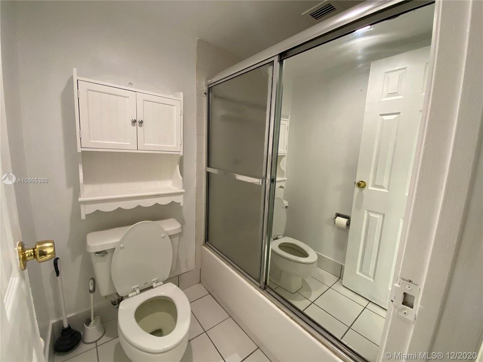 最近售出: $99,000 (2 贝兹, 2 浴室, 1130 平方英尺)