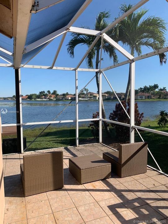 Recently Sold: $420,000 (3 beds, 2 baths, 1353 Square Feet)
