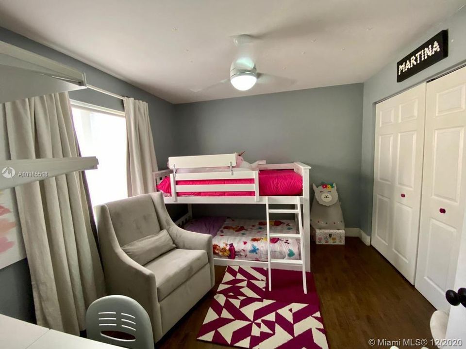 Recently Sold: $420,000 (3 beds, 2 baths, 1353 Square Feet)