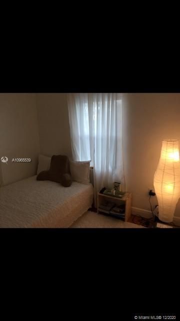 Recently Rented: $2,950 (3 beds, 2 baths, 1200 Square Feet)