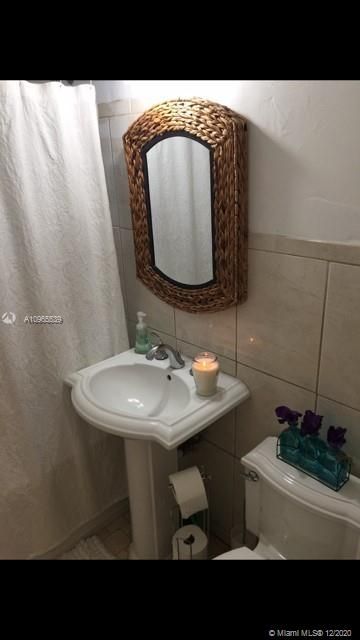 Recently Rented: $2,950 (3 beds, 2 baths, 1200 Square Feet)