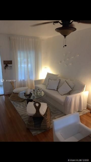 Recently Rented: $2,950 (3 beds, 2 baths, 1200 Square Feet)