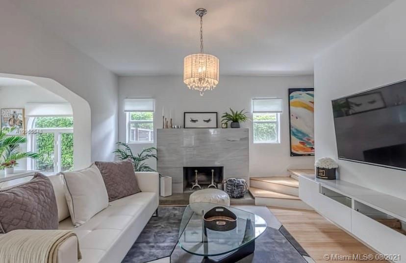 Recently Sold: $1,595,000 (5 beds, 5 baths, 2685 Square Feet)