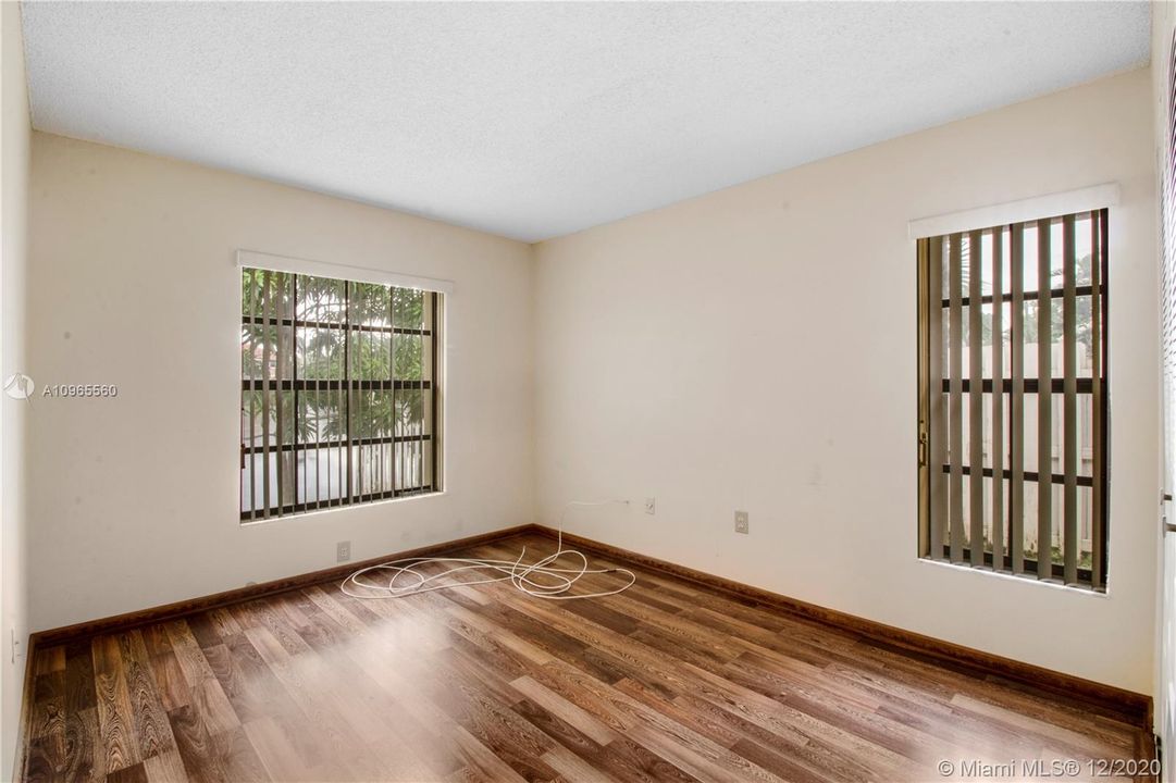 Recently Sold: $460,000 (4 beds, 2 baths, 2154 Square Feet)