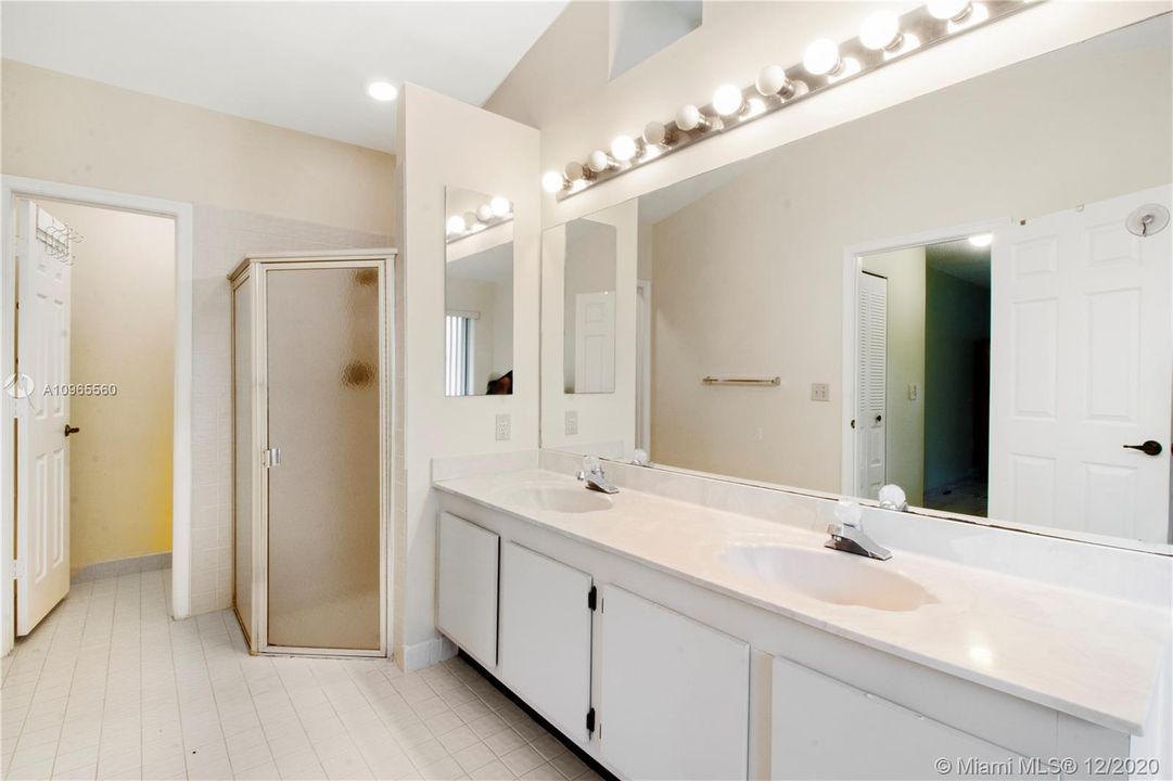 Recently Sold: $460,000 (4 beds, 2 baths, 2154 Square Feet)