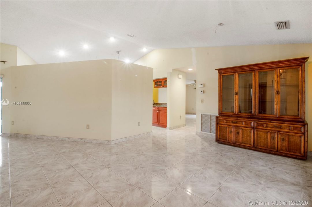 Recently Sold: $460,000 (4 beds, 2 baths, 2154 Square Feet)