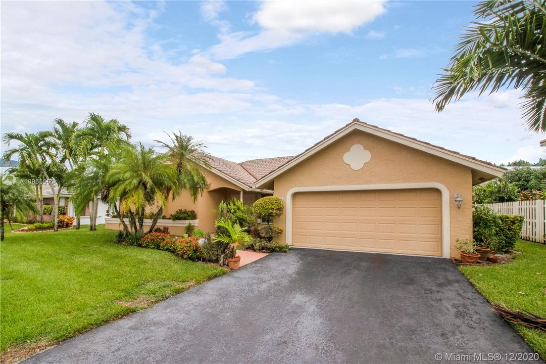 Recently Sold: $460,000 (4 beds, 2 baths, 2154 Square Feet)