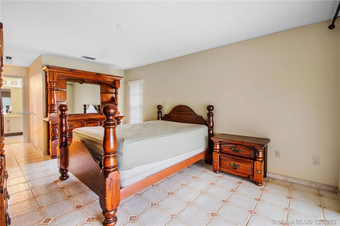 Recently Sold: $460,000 (4 beds, 2 baths, 2154 Square Feet)