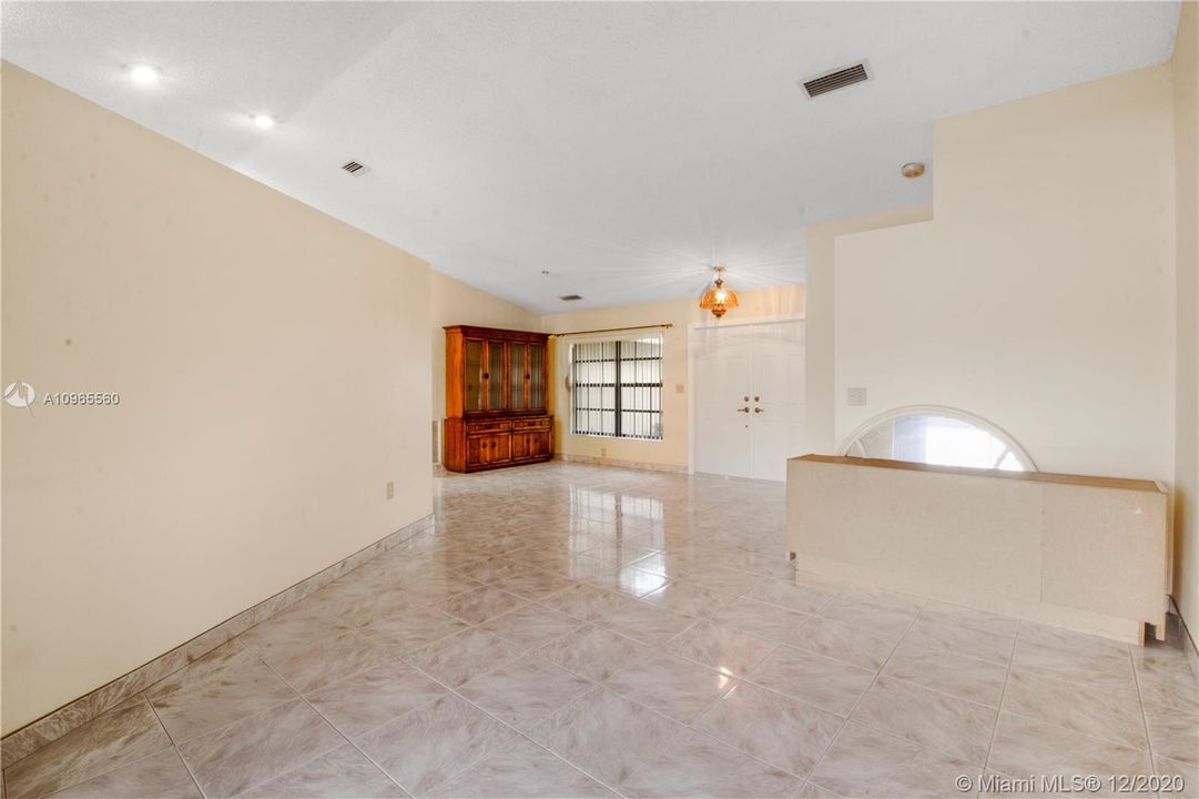 Recently Sold: $460,000 (4 beds, 2 baths, 2154 Square Feet)