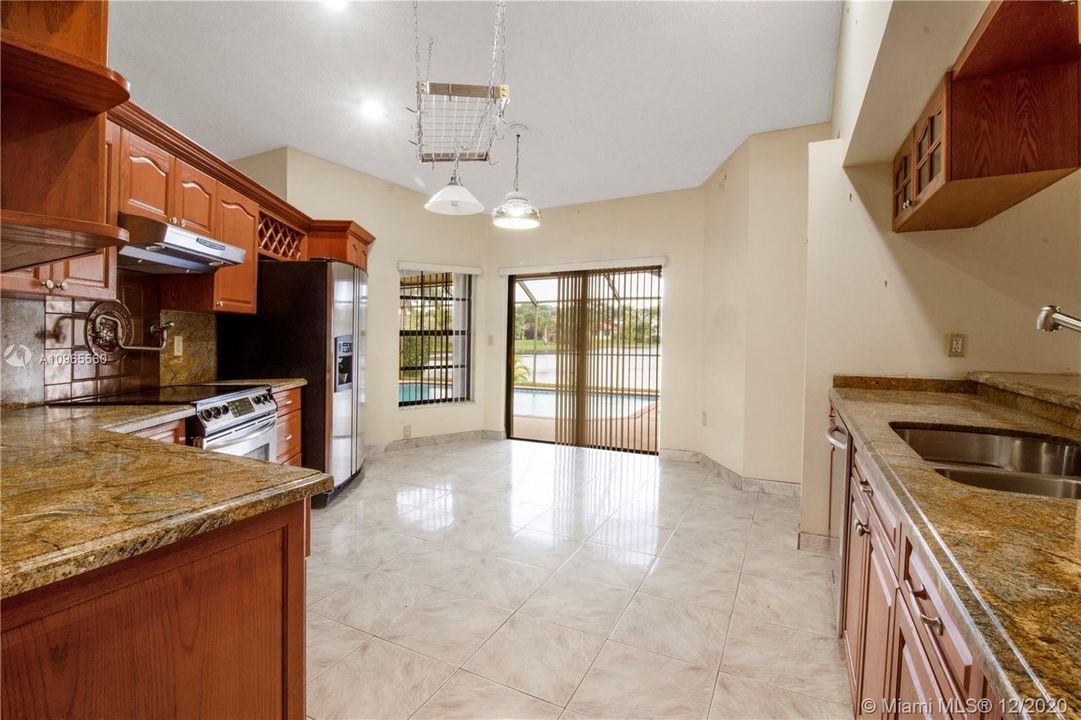 Recently Sold: $460,000 (4 beds, 2 baths, 2154 Square Feet)