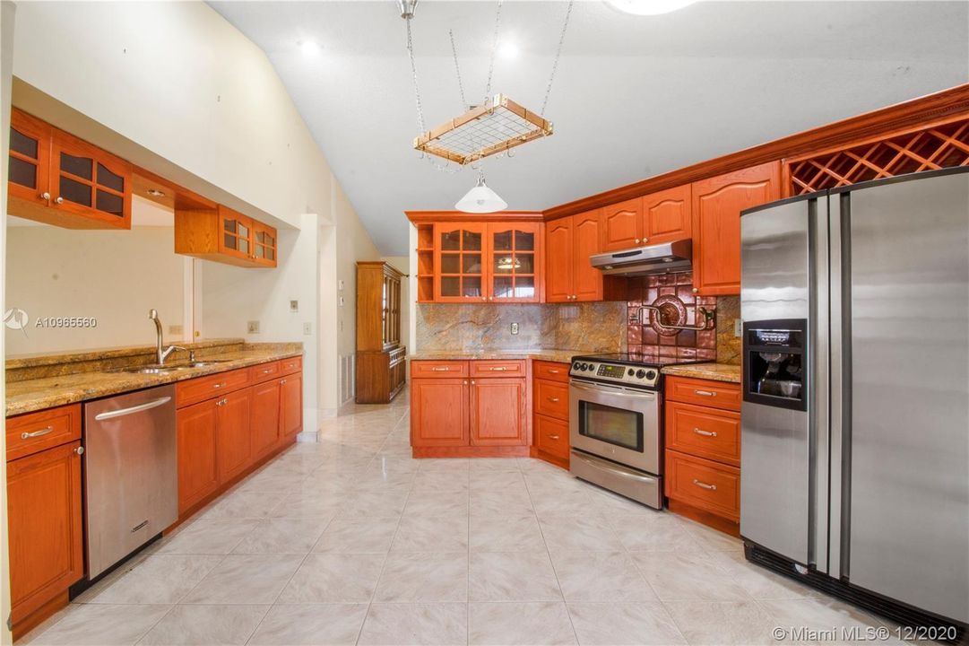 Recently Sold: $460,000 (4 beds, 2 baths, 2154 Square Feet)